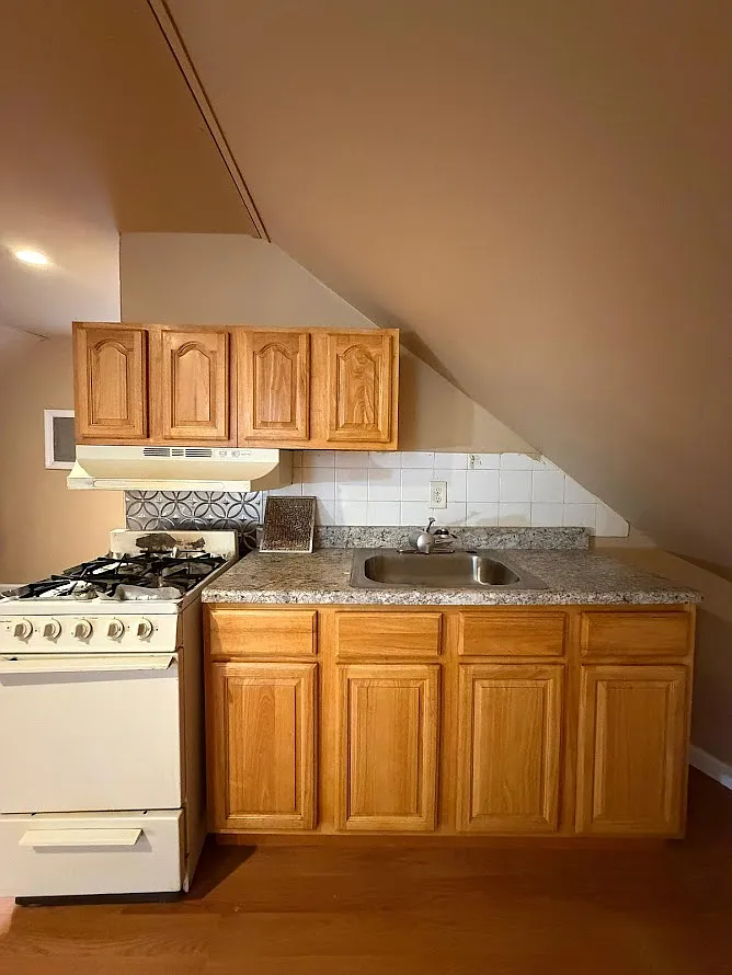 Building Photo - 19 Piercy St #3A