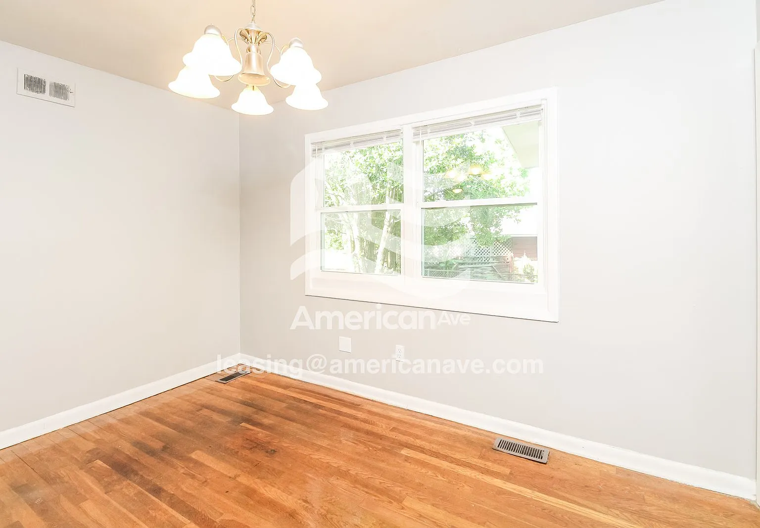 3 bed, 1.0 bath, 1360 sqft, $1,338 — Photo 4