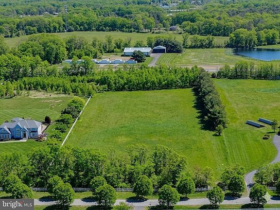 5th image of 8 Saddlebury Ct