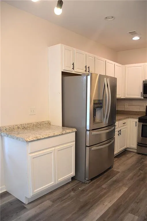 3 bed, 2.5 bath, 1662 sqft, $1,990 — Photo 4