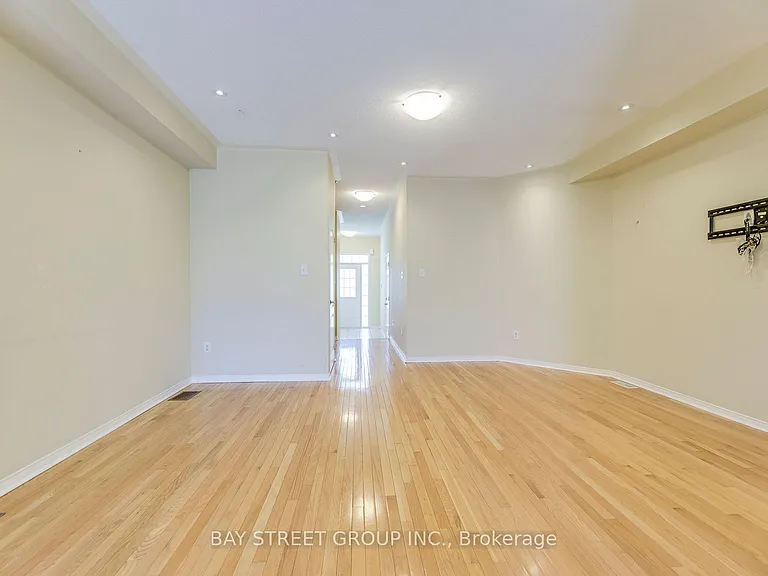2413 Whistling Springs Cres — Photo 7
