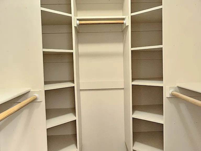 236 W Waltann Ln — Photo 22