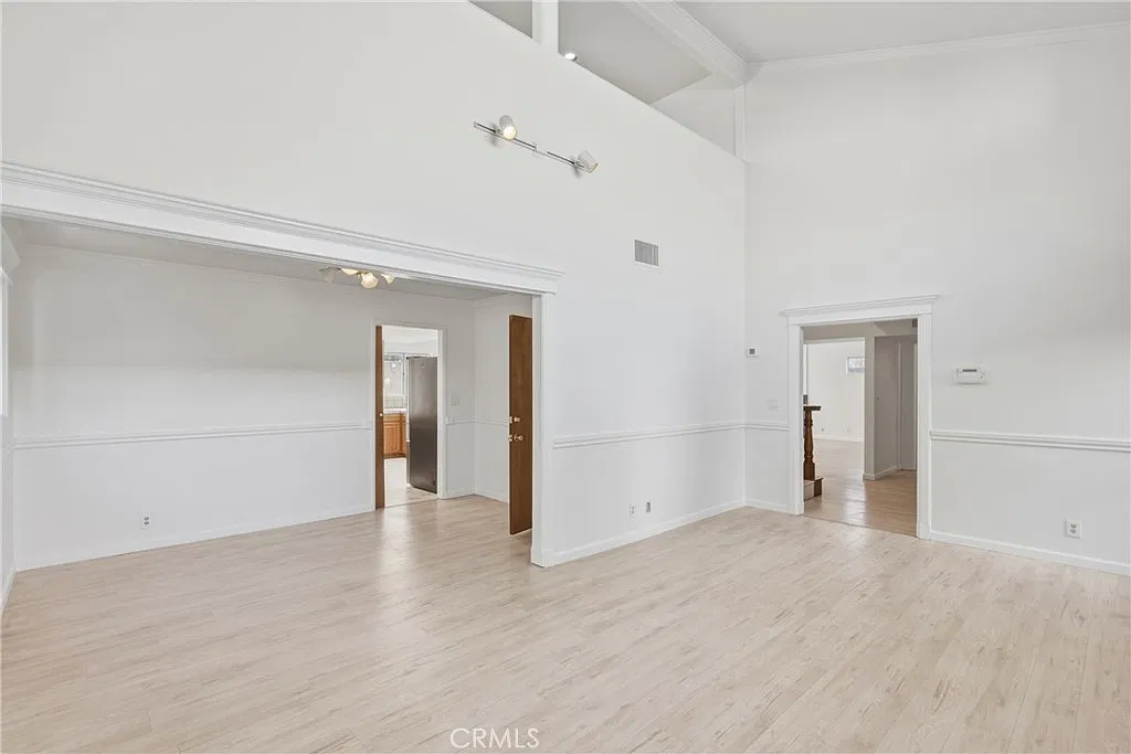 5 bed, 4.5 bath, 3478 sqft, $6,500 — Photo 2