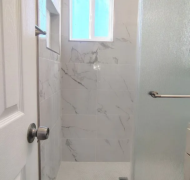 1565 S. Hobart Blvd — Photo 17