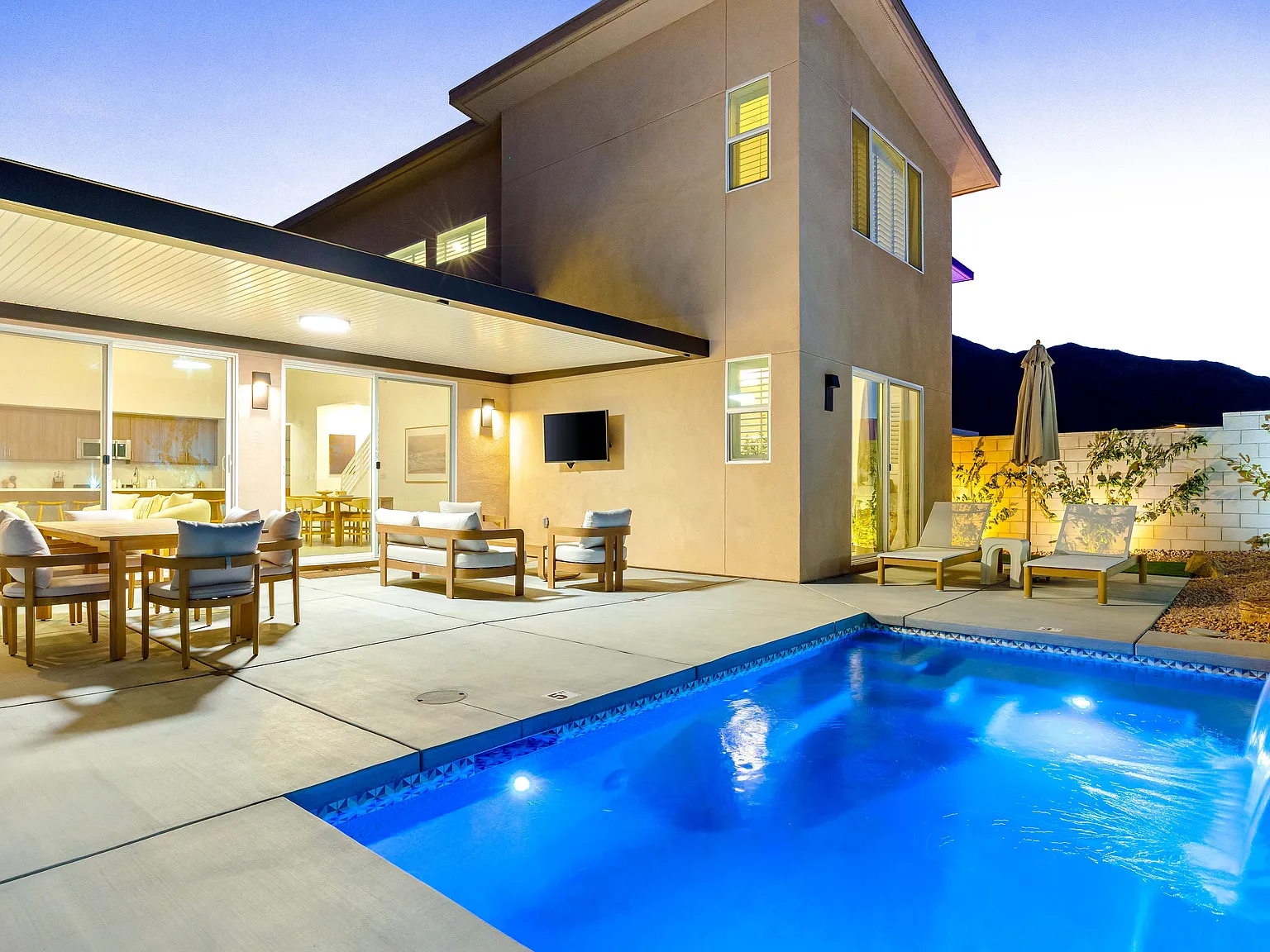 3 bed, 3.5 bath, 2937 sqft, $10,000 — Photo 3