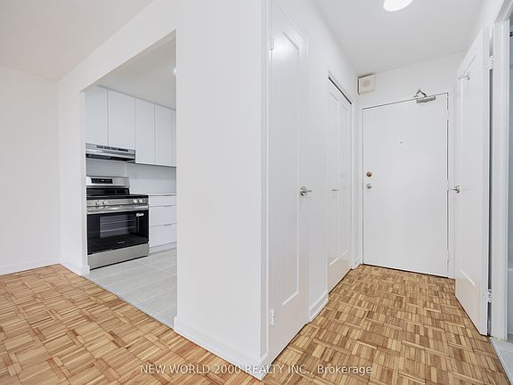 4th image of 101 Roehampton Ave #1804