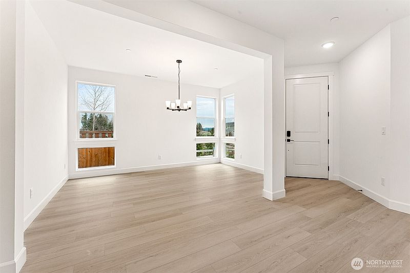 3rd image of 17828 139th Avenue E #132
