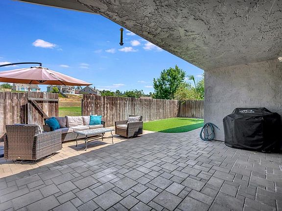 5th image of 1915 Rees Rd