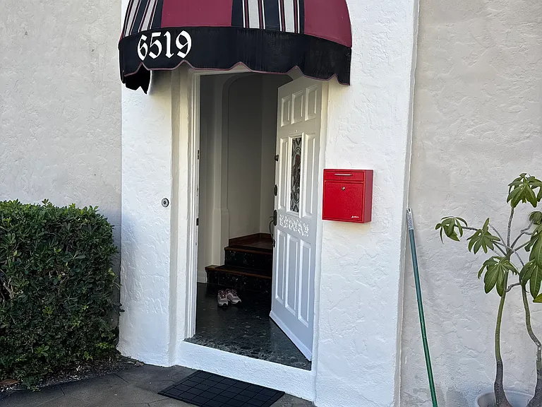 6519 W 6th St — Photo 2