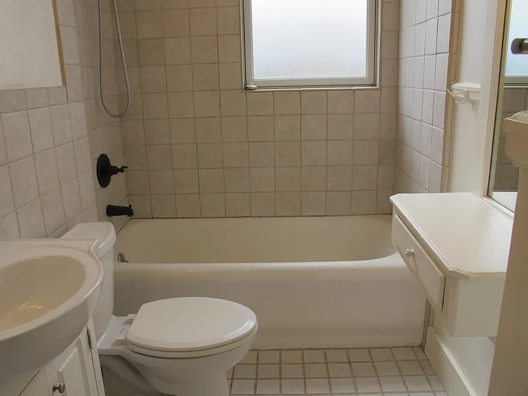 1631 Chestnut St #14 — Photo 24