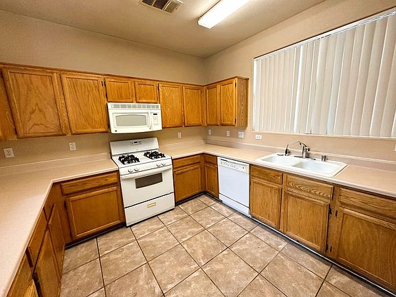 3rd image of 2408 Blue Aloe Ct