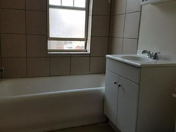 5th image of 1523 W 78th St #1