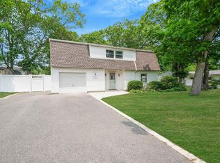5439 Expressway Dr N, Holtsville, NY 11742