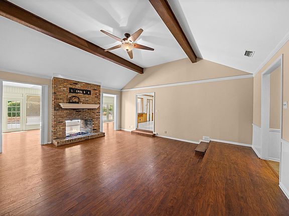 4th image of 5213 Cloverdale Dr