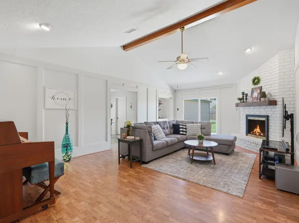 15226 Windy Cove Dr, Houston, TX 77095