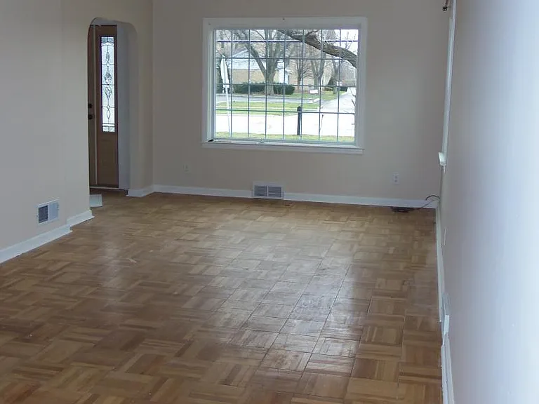 715 W Exchange St — Photo 7