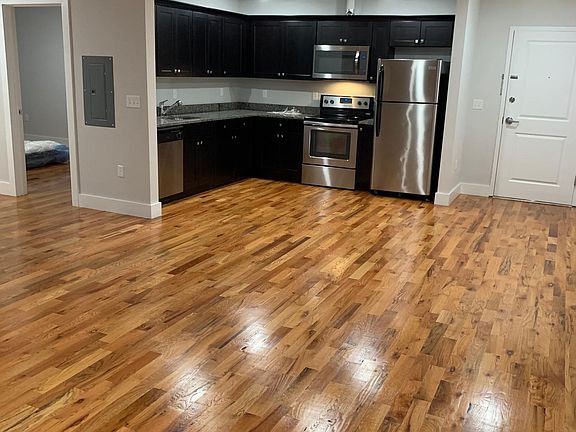 3rd image of 140 Sussex Ave #404
