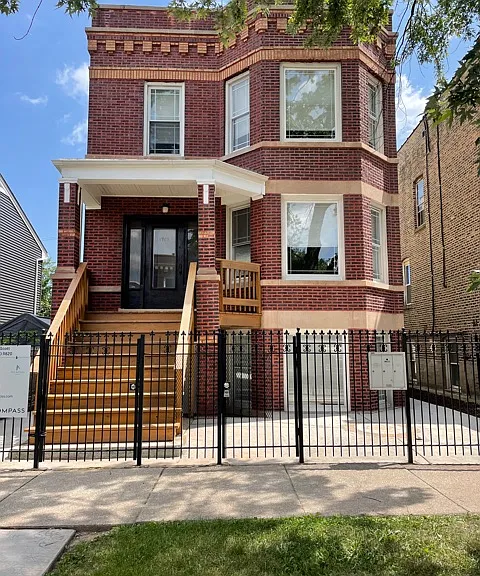 1725 N Harding Ave #1-2 — Photo 1