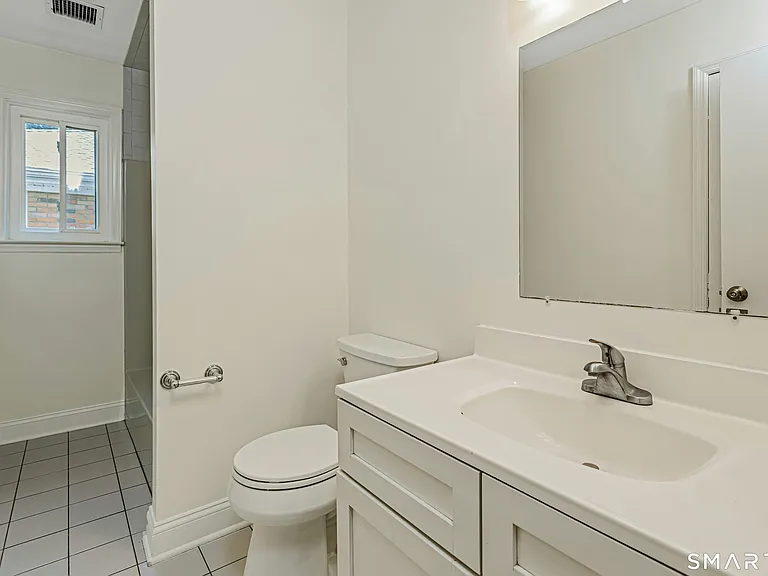 27 Bouton St E — Photo 13