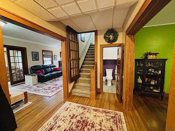 2nd image of 3201 Jones St