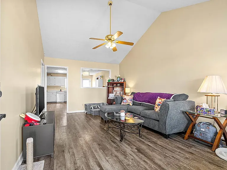 3 bed, 1198 sqft, $1,450 — Photo 3