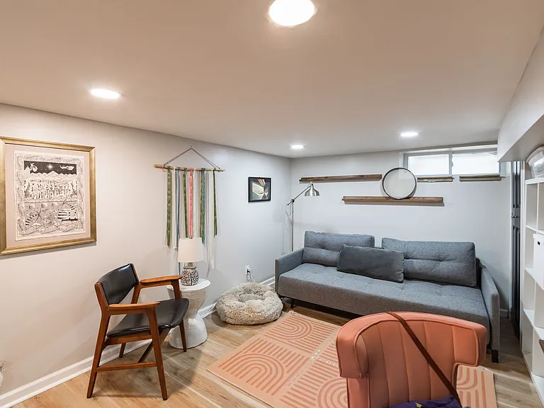 2042 E Fletcher St — Photo 13