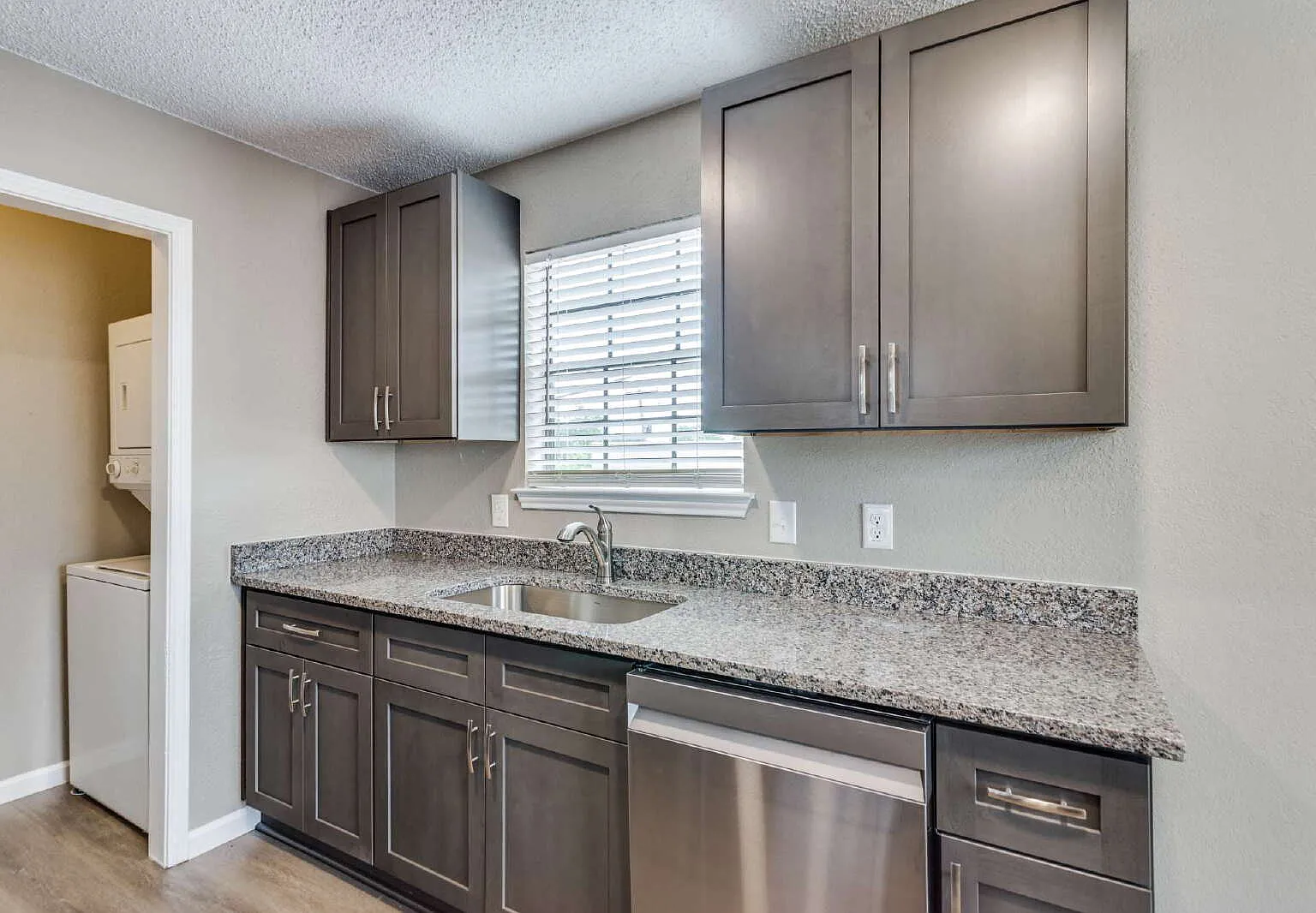 2 bed, 1.0 bath, 830 sqft, $1,250 — Photo 4