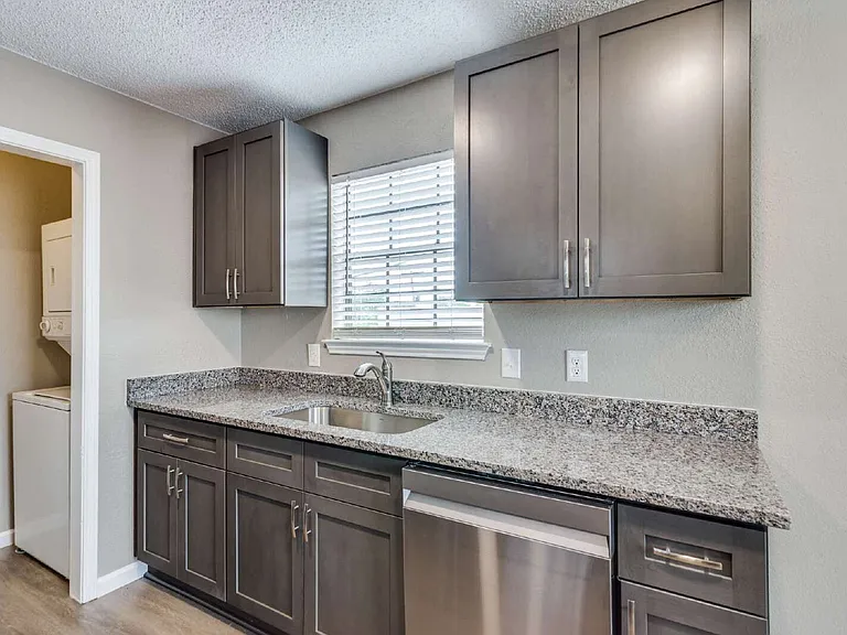 3214 Walton Ave — Photo 4