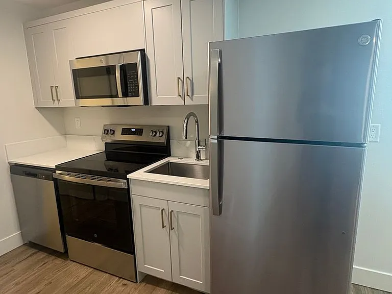 Denny Apartments — Photo 1
