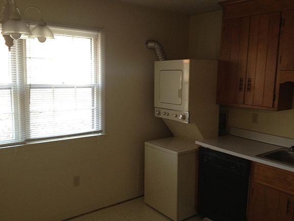 3rd image of 24 Valleywood Dr APT 4