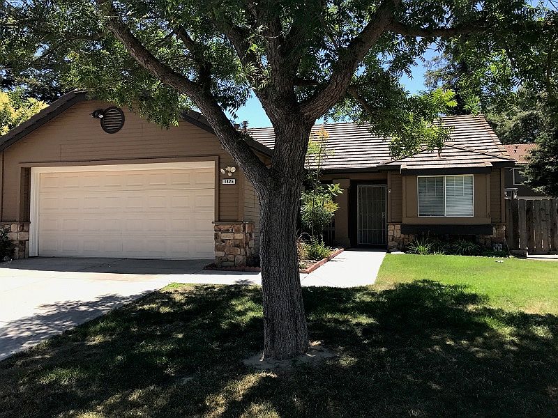 2nd image of 1826 Noble Ln
