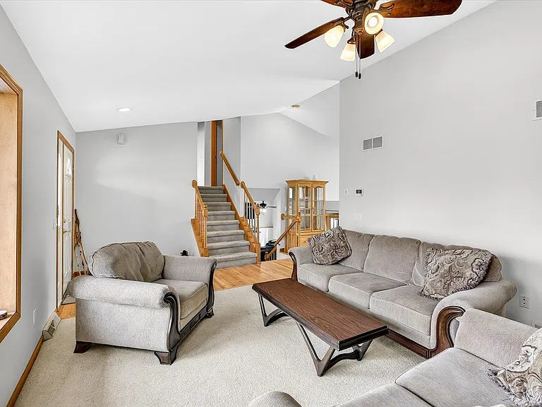 1010 Ganser Dr — Photo 11