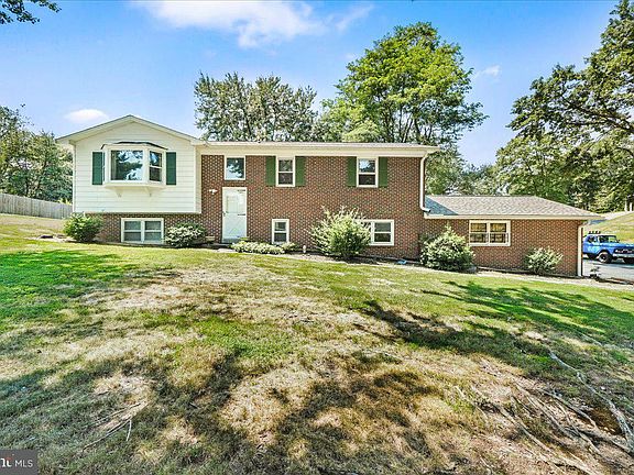 2nd image of 2311 Persimmon Dr