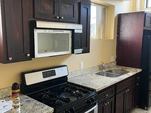 14537 Archwood St, Van Nuys, CA 91405