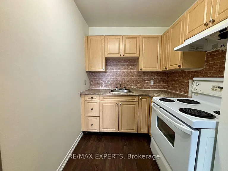 5 Ferndale Dr N #2 — Photo 2