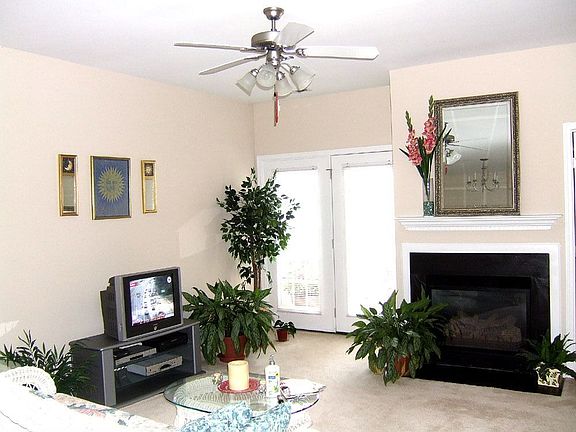 2nd image of 309 Madres Ln