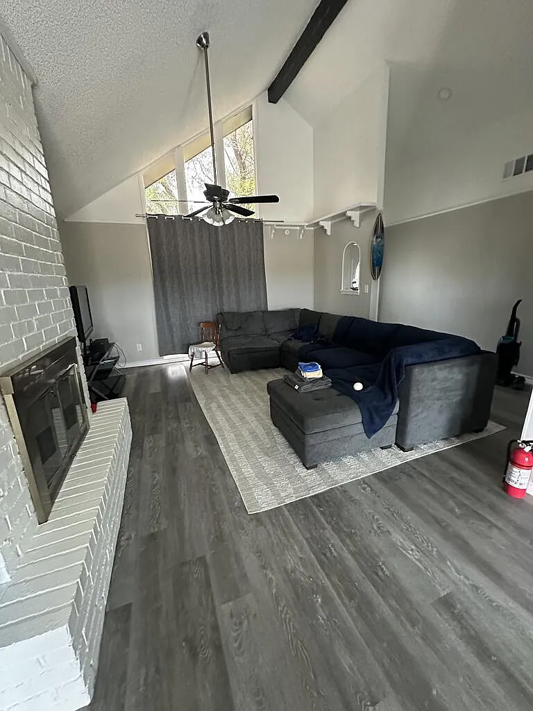 3 bed, 2.0 bath, 1390 sqft, $2,200 — Photo 4