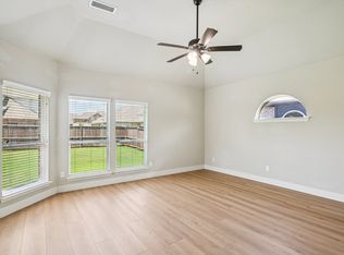 6043 Oakmere Ln, Aubrey, TX 76227
