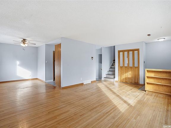 5th image of 128 Yarnton Cres