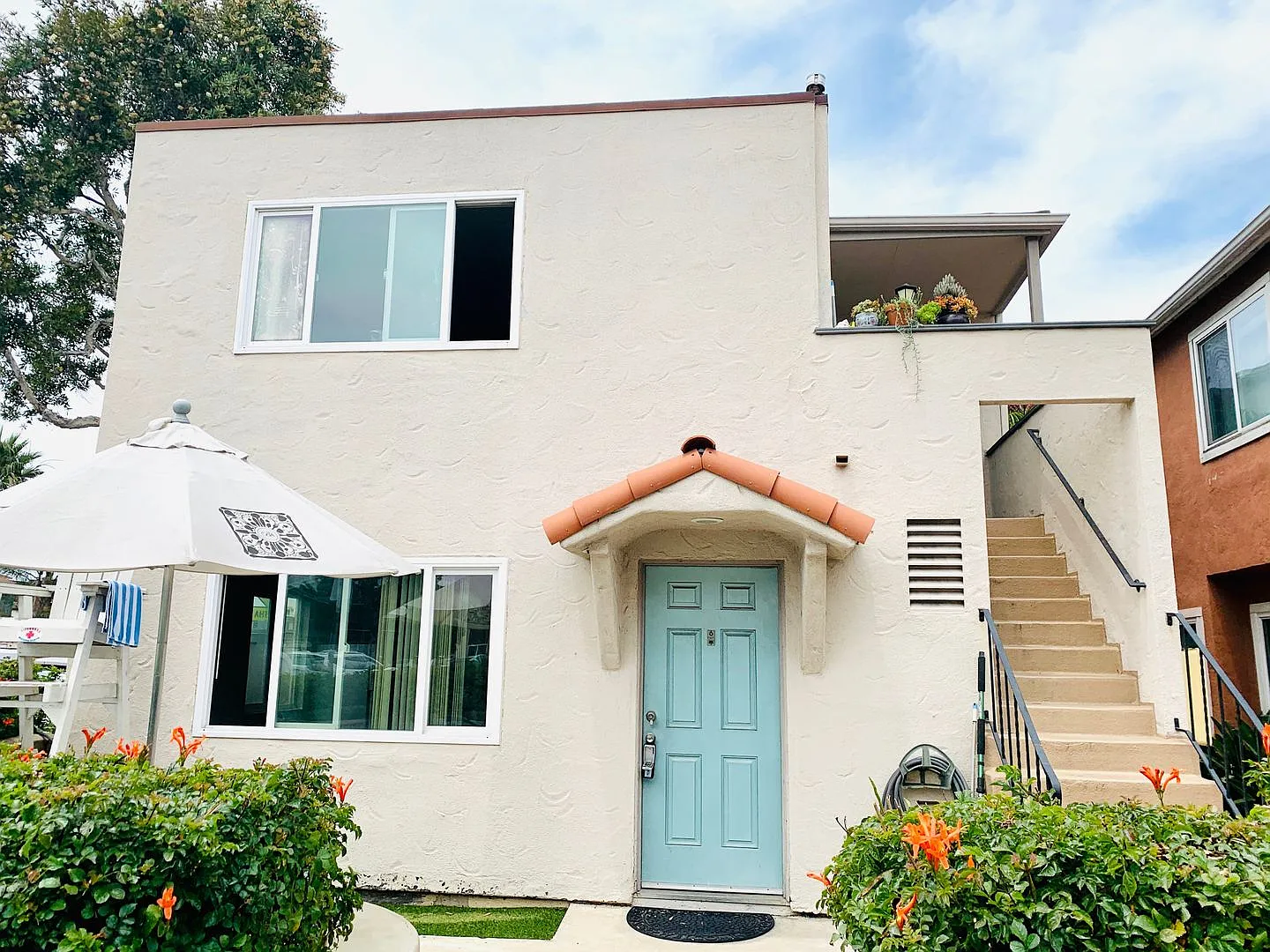 Live in Mission Beach Right by the Water! 2BD/1BA Top Floor Apartment w/ Parking! Only $2,895/mo — Photo 2