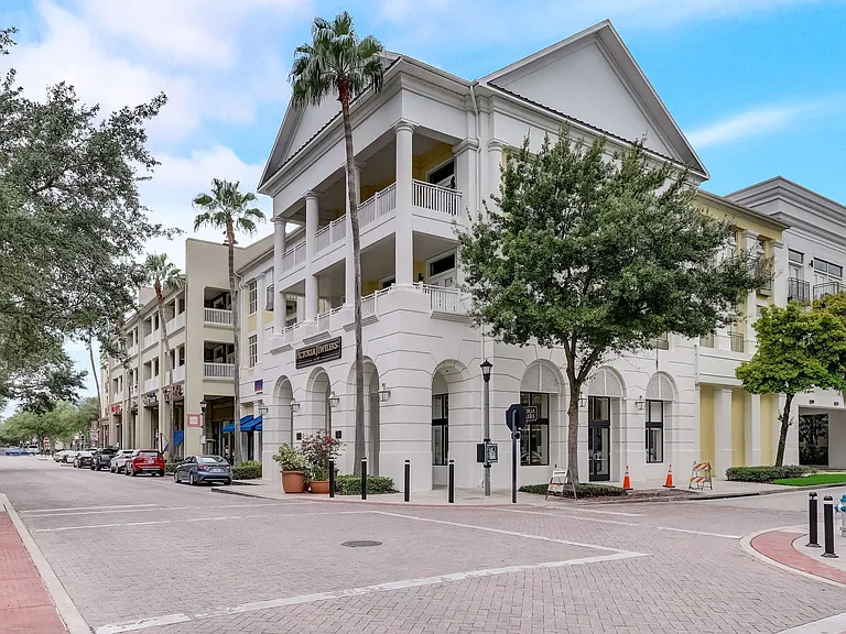 Majestic of Downtown Baldwin Park — Photo 43