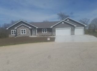 23 Nicholas Ct, Oakfield, WI 53065