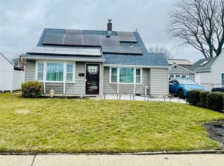 43 Cornflower Rd, Levittown, NY 11756