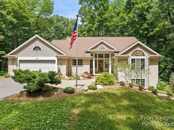 1678 Cornerstone Ct NE, Belmont, MI 49306