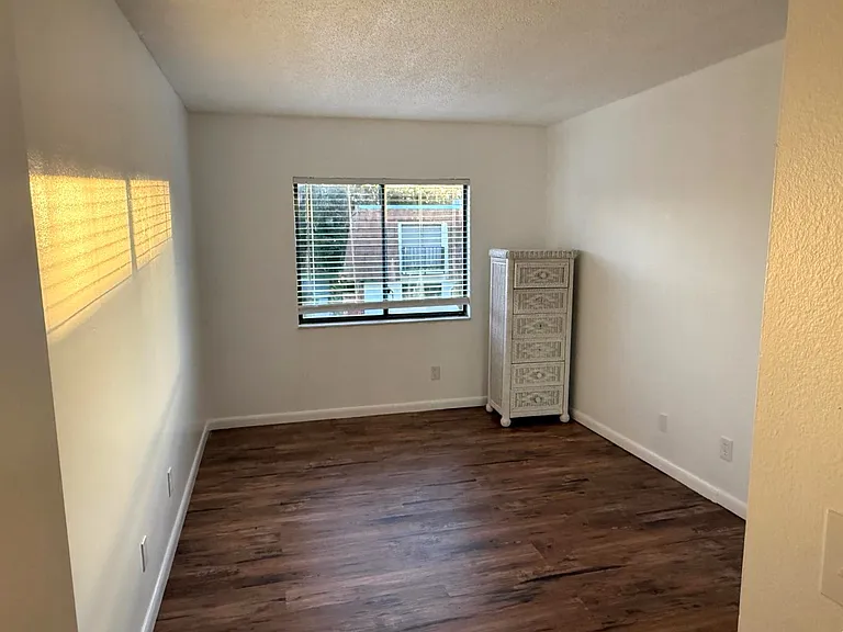 1406 Park Shore Cir #3 — Photo 15