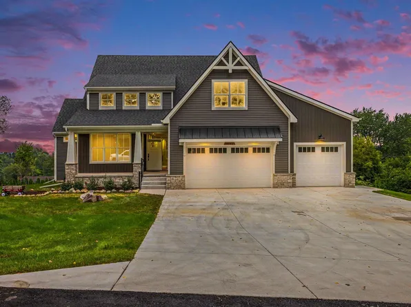 1752 Milford Heights Dr, Milford, MI 48381