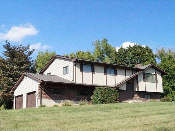 3rd image of 599 Linden Ct