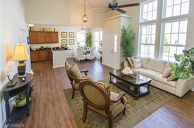 4th image of 549 Hyannis Port Cir