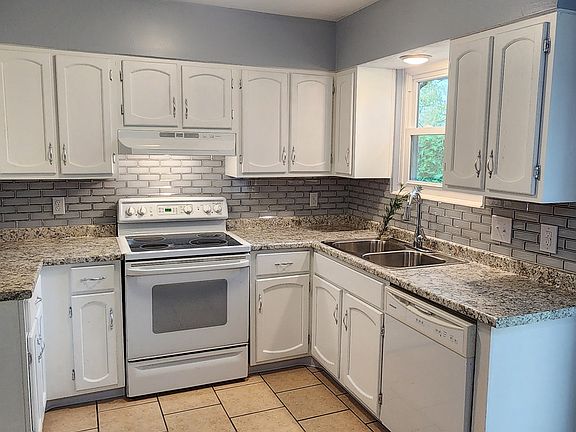 4th image of 4699 Autumn Woods Way