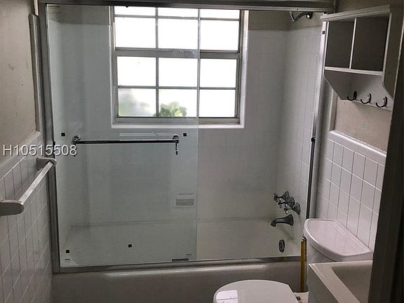 5th image of 608 SE 2nd Ave